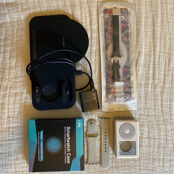 Apple Watch Series 3 - 38mm 👑 BUNDLE! - Picture 12 of 16